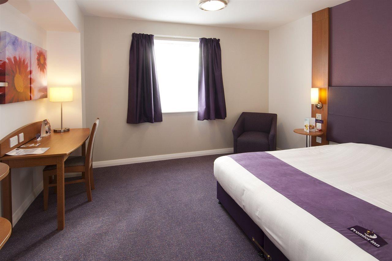 Premier Inn Bicester Exterior foto