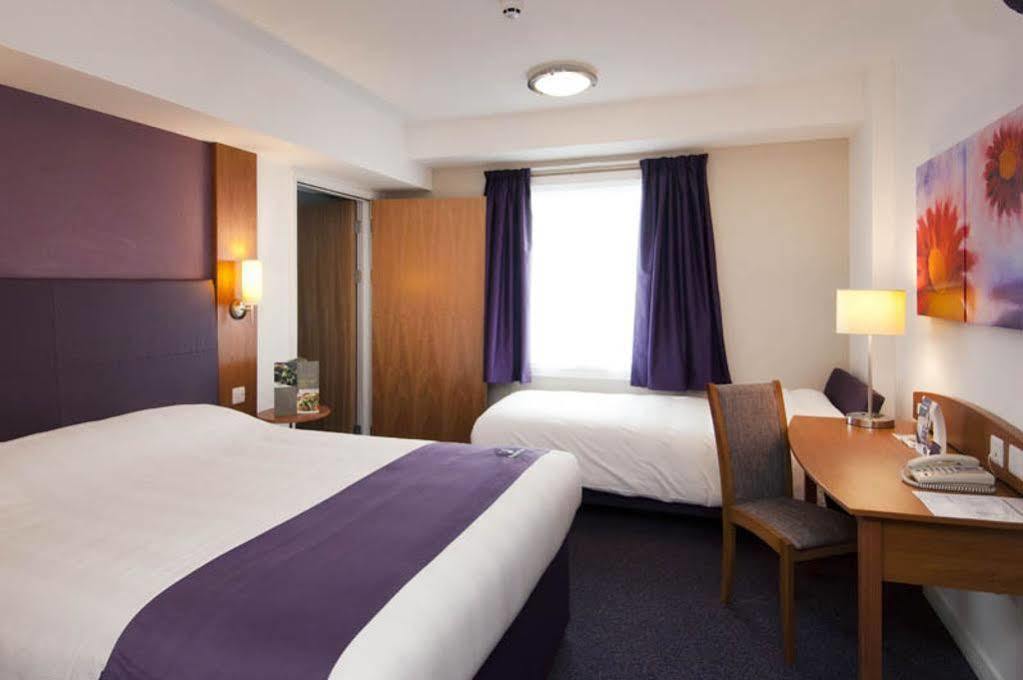 Premier Inn Bicester Exterior foto