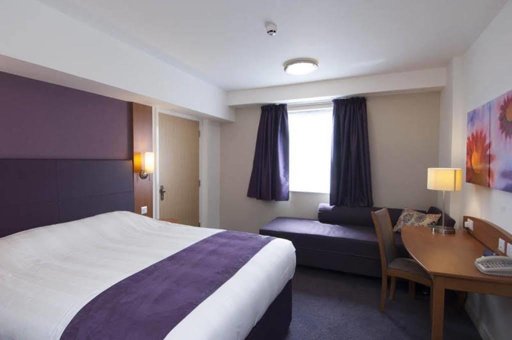 Premier Inn Bicester Exterior foto
