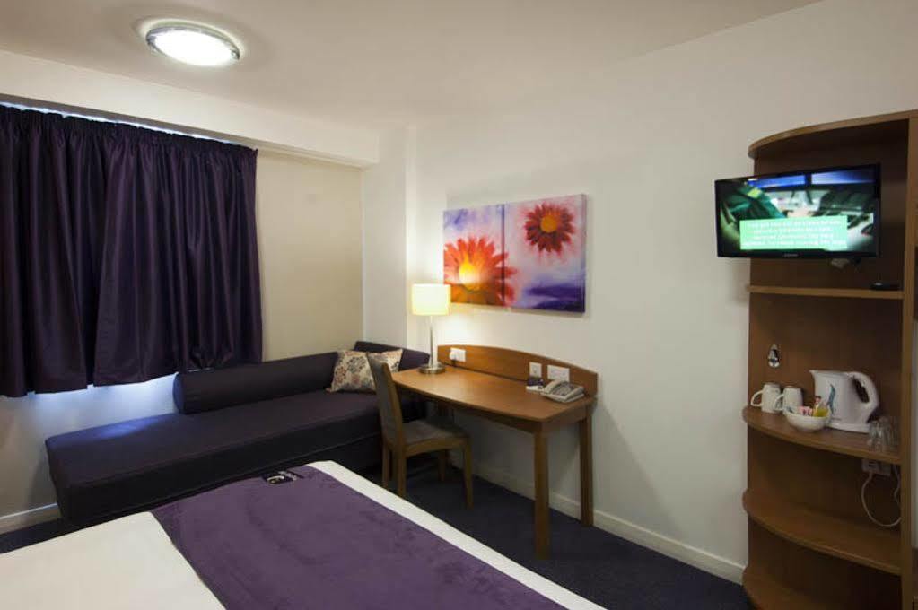 Premier Inn Bicester Exterior foto