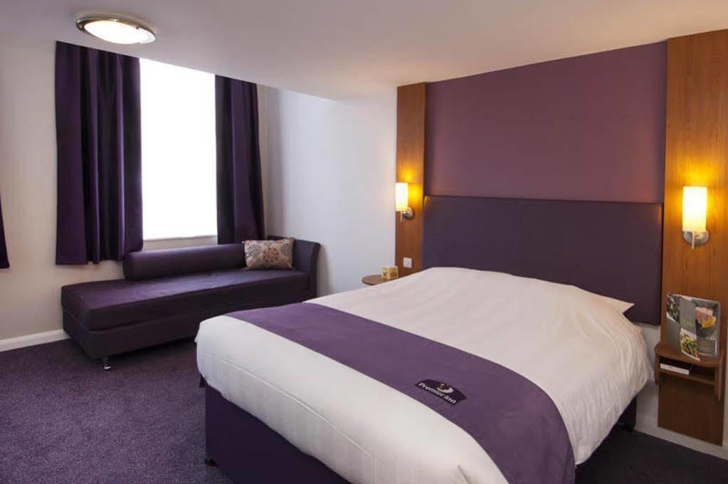 Premier Inn Bicester Exterior foto