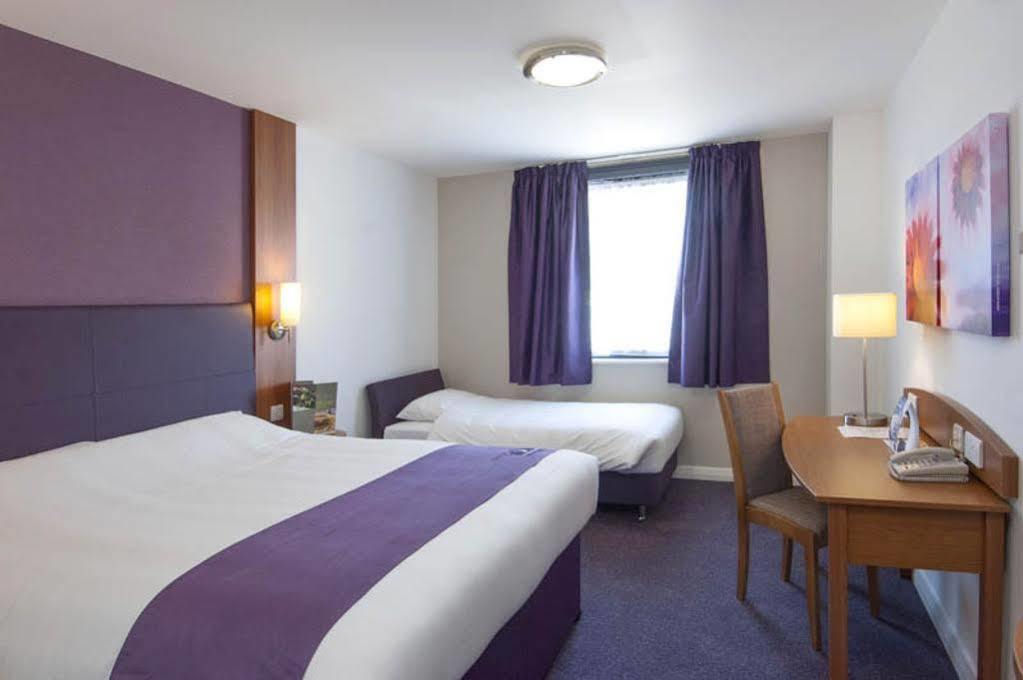 Premier Inn Bicester Exterior foto