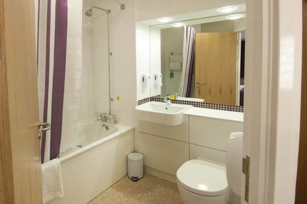 Premier Inn Bicester Exterior foto